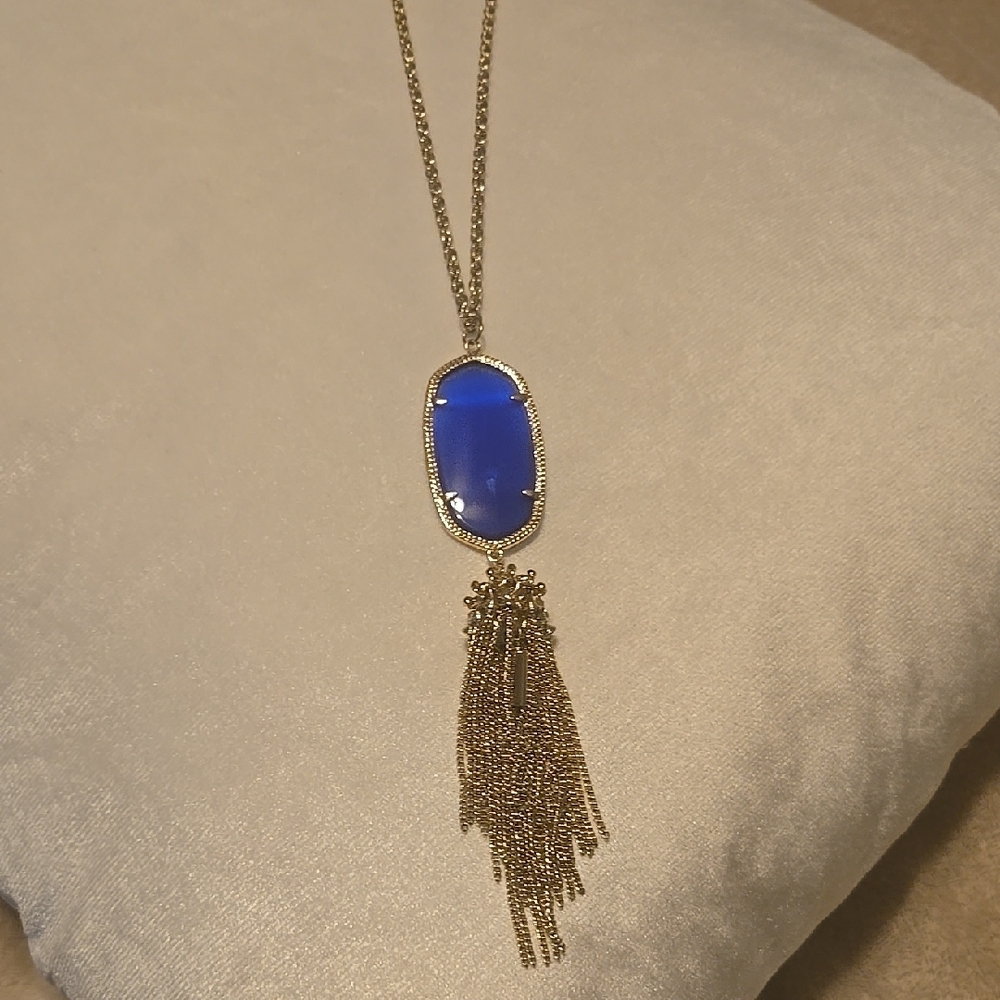 Elegant Blue and Gold Pendant Necklace